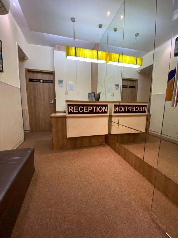 Hotel Airport Prime -Near Mumbai International Airport Andheri East מראה חיצוני תמונה