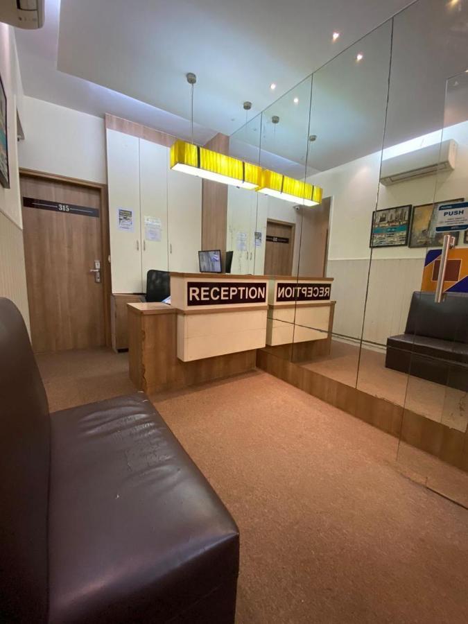 Hotel Airport Prime -Near Mumbai International Airport Andheri East מראה חיצוני תמונה